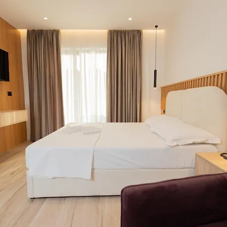 Albatros & Hotell Rrogozhine