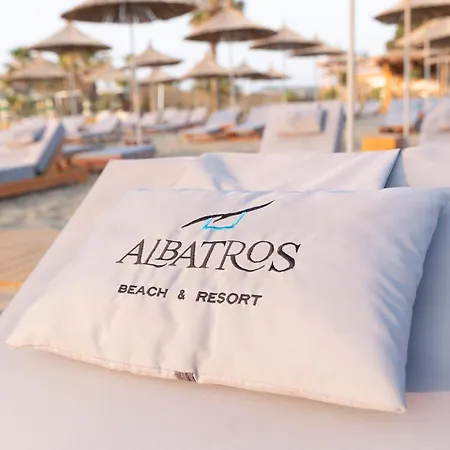 ホテル Albatros & Rrogozhine