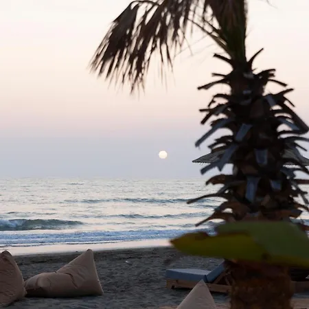 ホテル Albatros & Rrogozhine