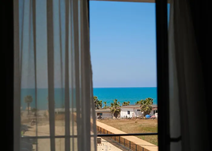 Albatros & Ξενοδοχείο Rrogozhine