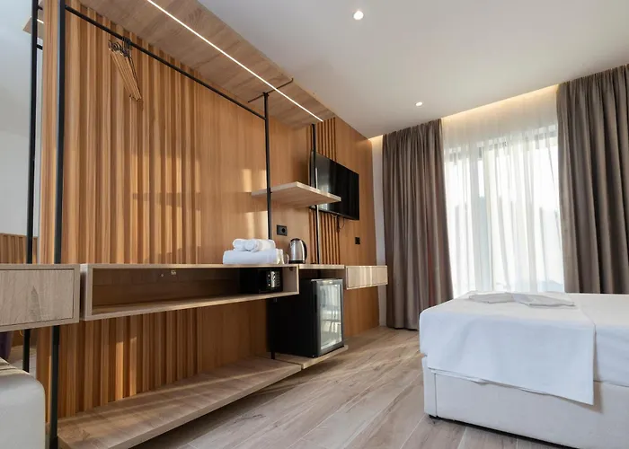 Hotel Albatros & Rrogozhine